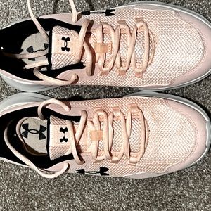 Youth size 6 girls under armour sneakers. Never worn.